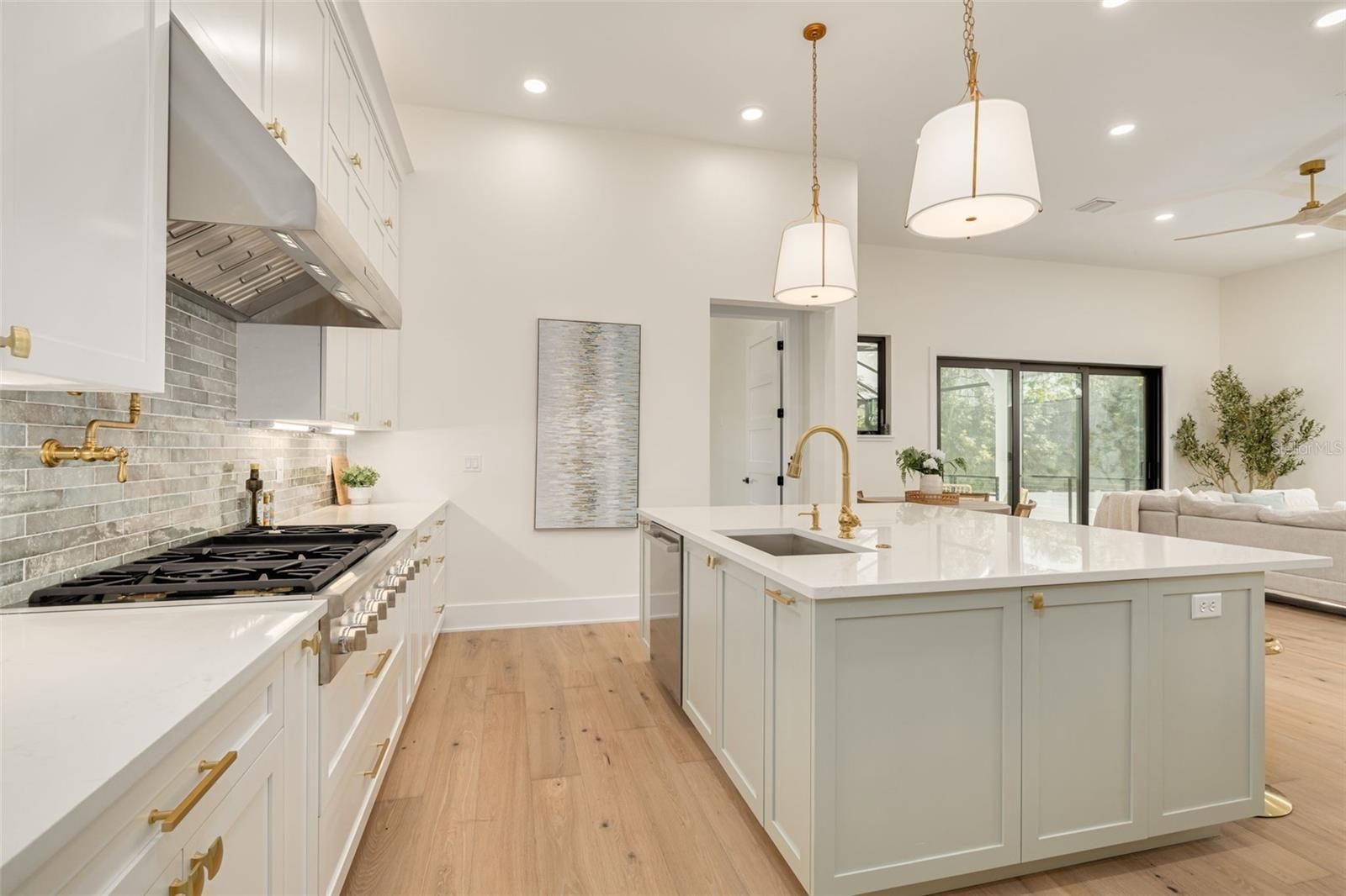 Image 15 of 68 For 519 Davis Boulevard