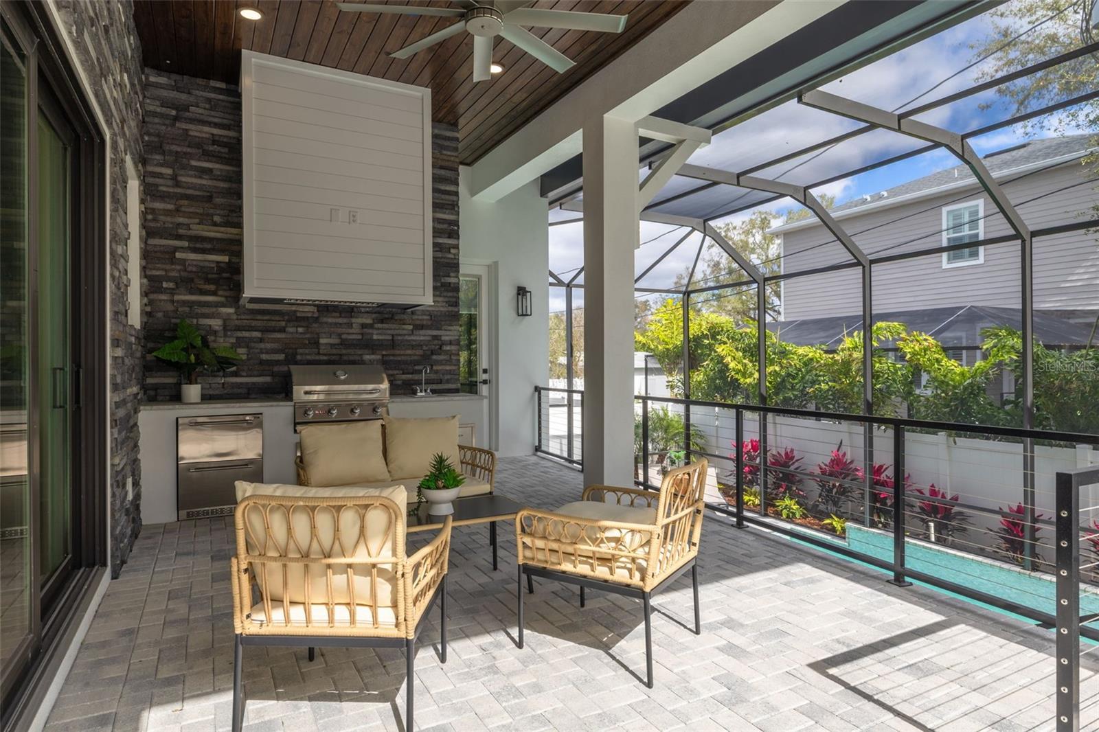 Image 19 of 68 For 519 Davis Boulevard