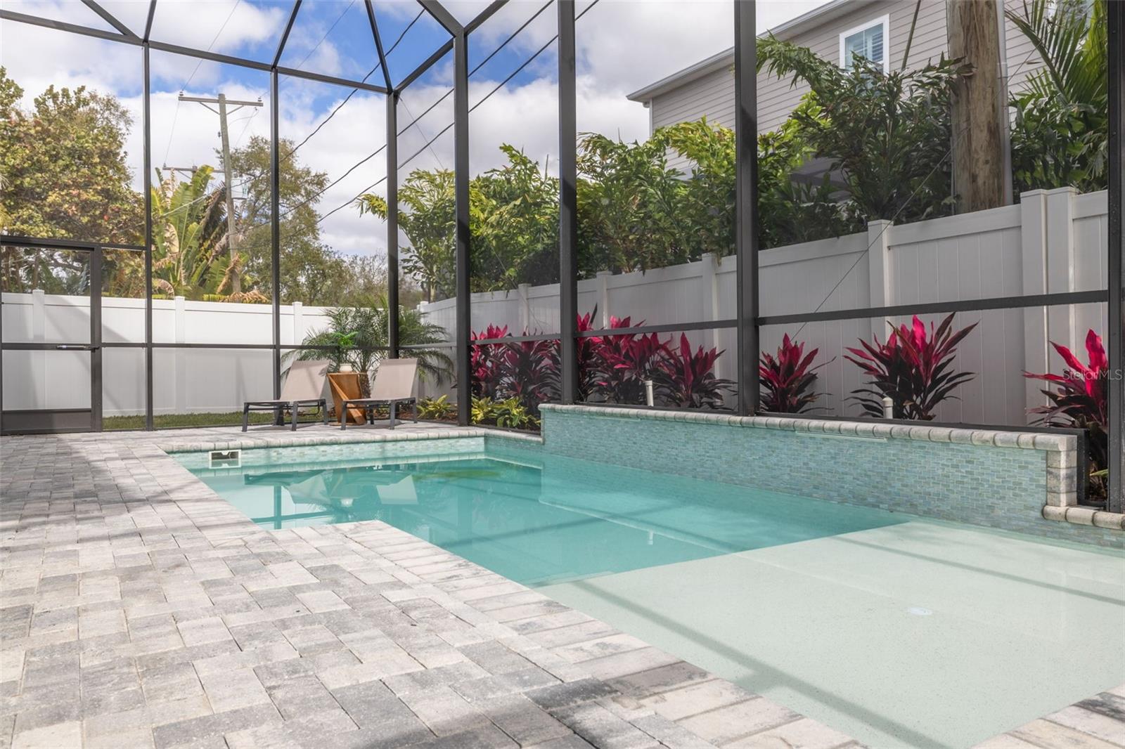 Image 21 of 68 For 519 Davis Boulevard