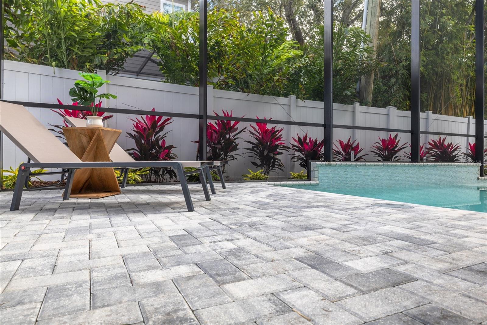 Image 22 of 68 For 519 Davis Boulevard