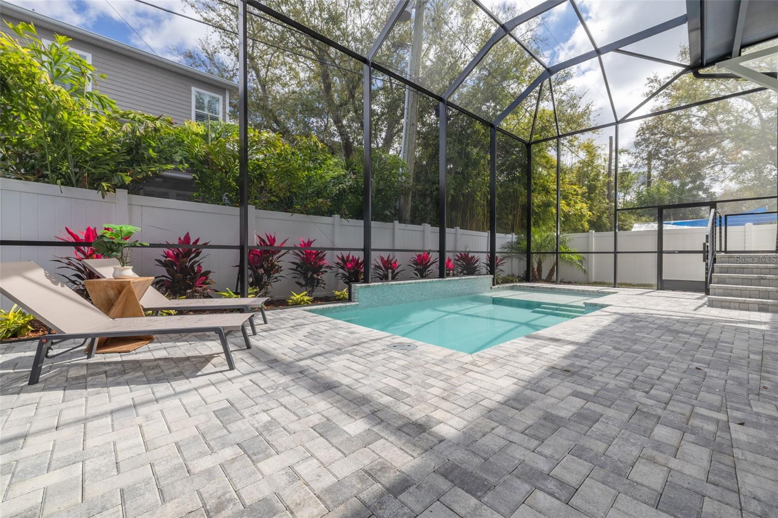 Image 23 of 68 For 519 Davis Boulevard