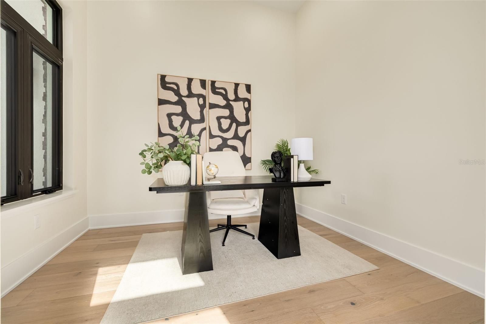 Image 25 of 68 For 519 Davis Boulevard