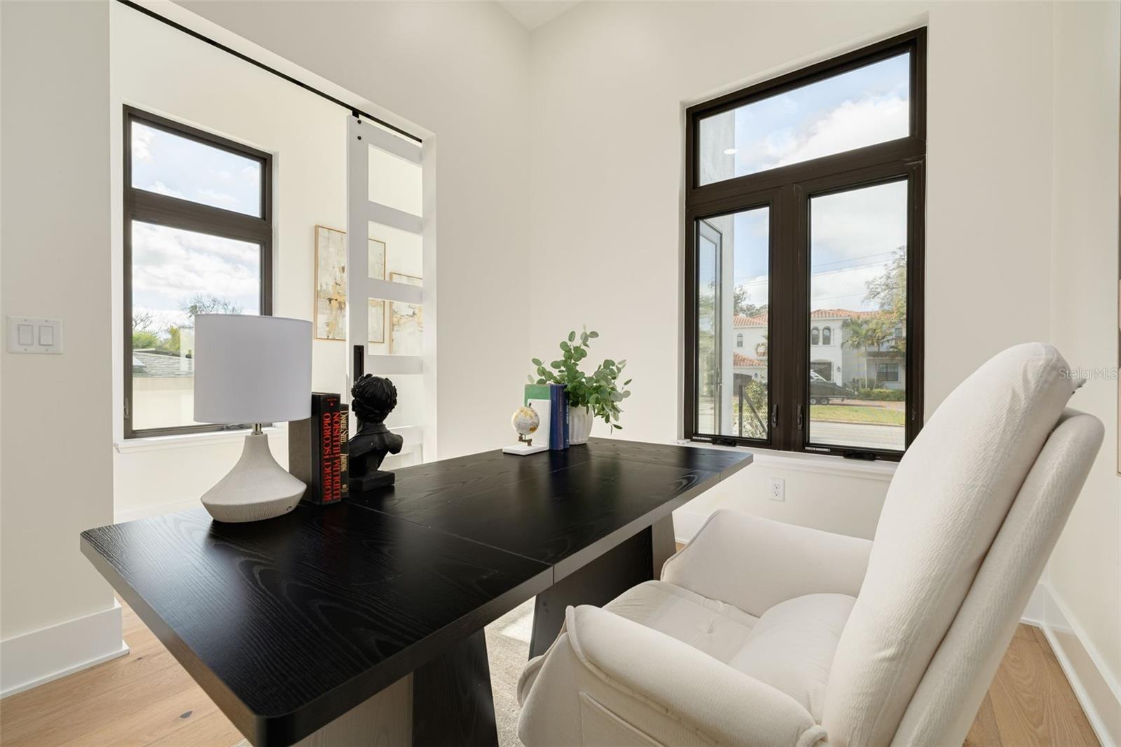 Image 26 of 68 For 519 Davis Boulevard