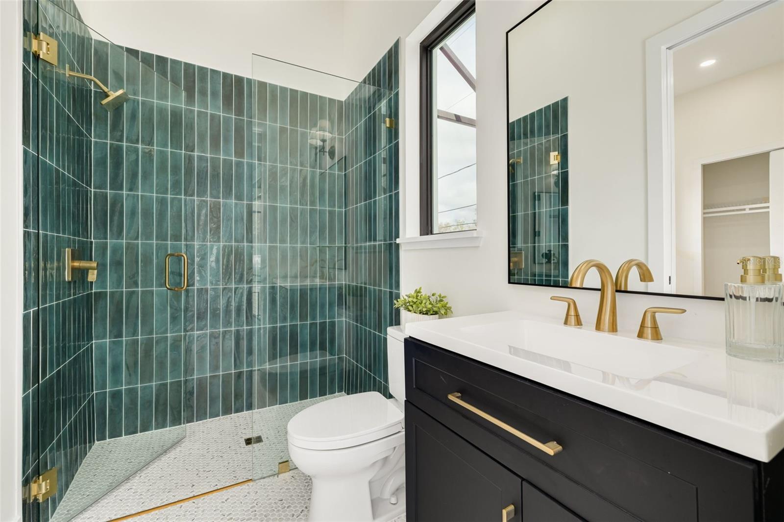 Image 31 of 68 For 519 Davis Boulevard