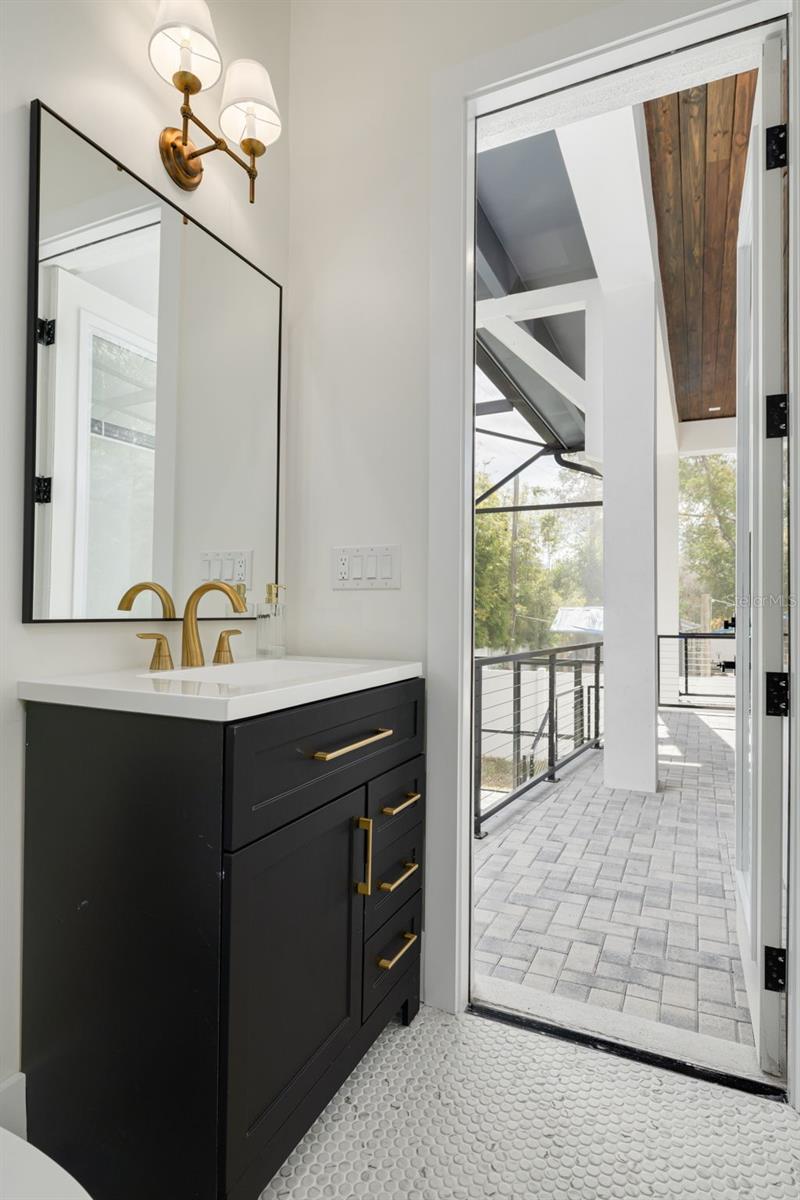 Image 32 of 68 For 519 Davis Boulevard