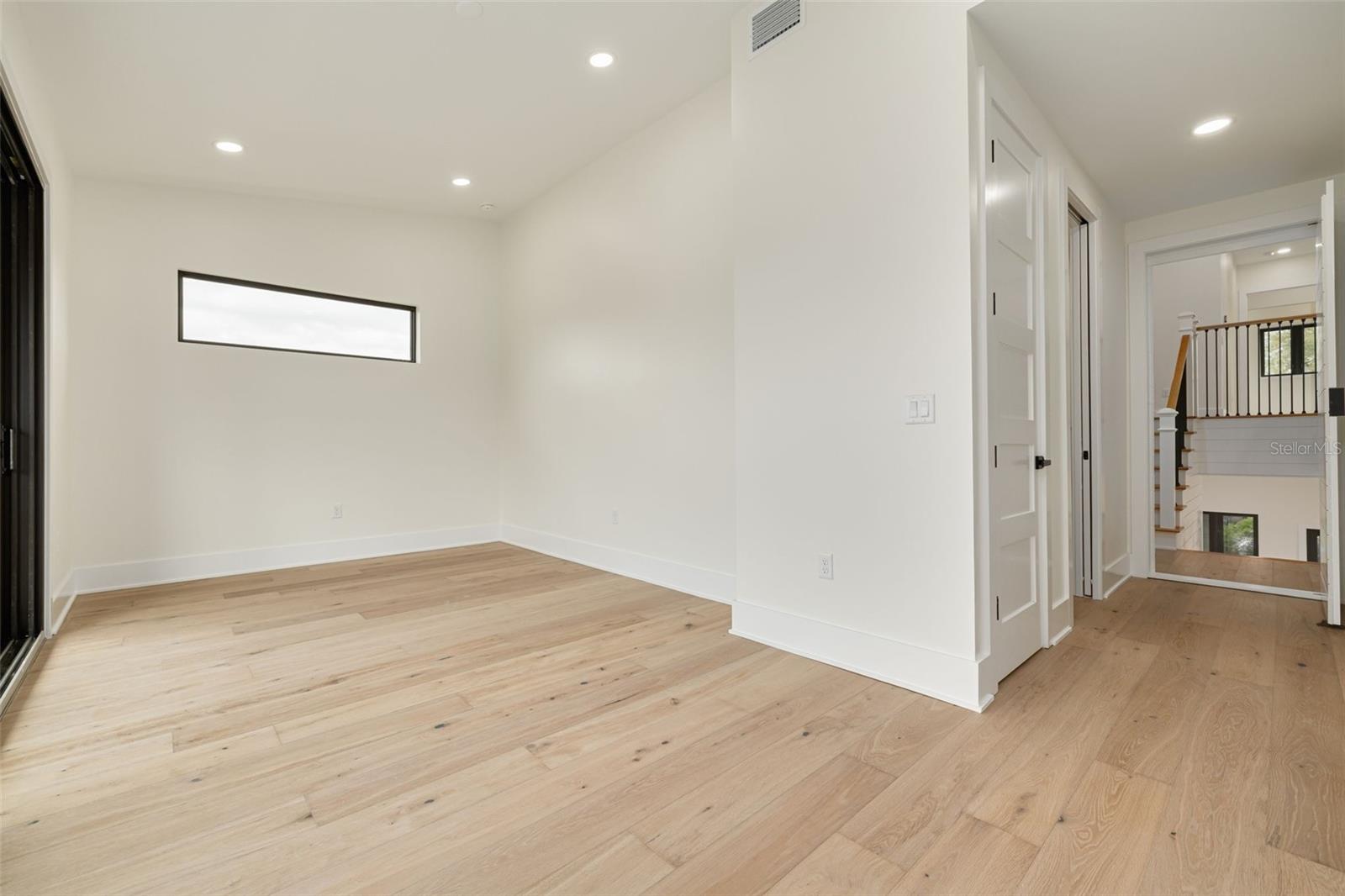 Image 36 of 68 For 519 Davis Boulevard