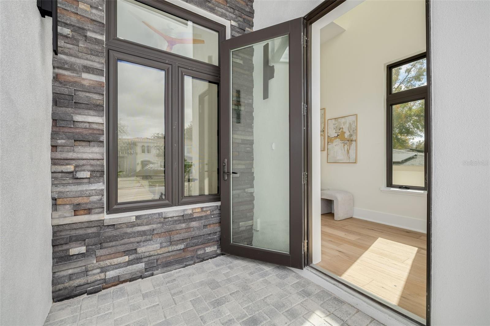 Image 4 of 68 For 519 Davis Boulevard