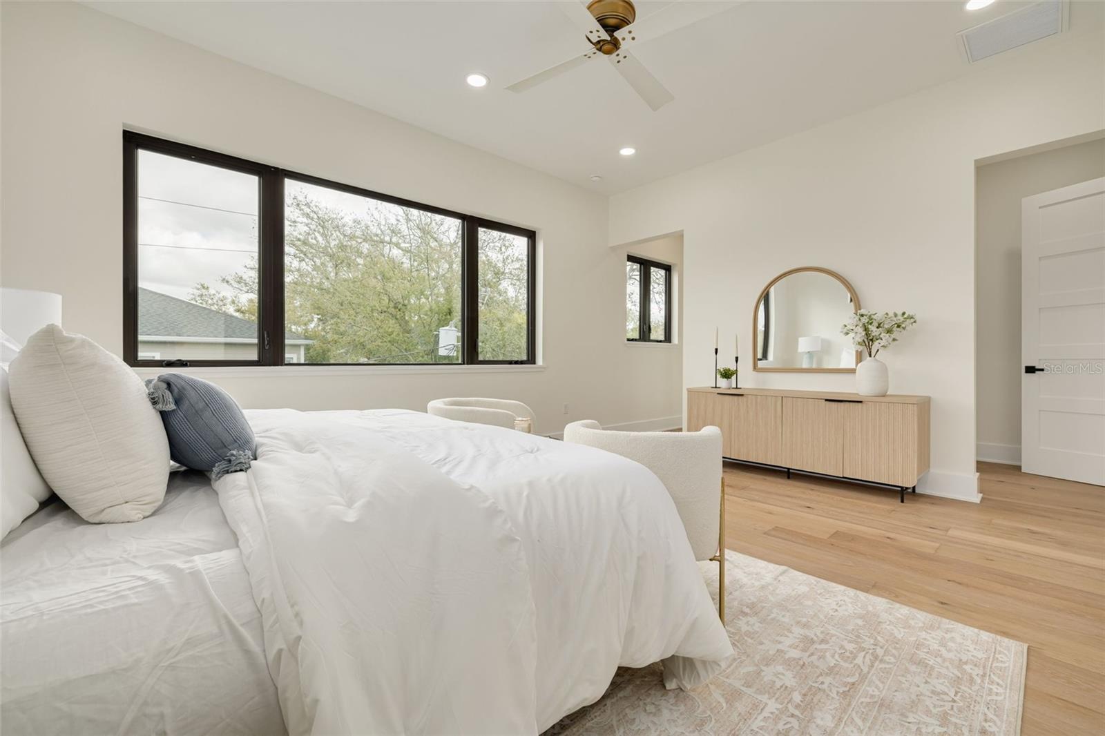 Image 42 of 68 For 519 Davis Boulevard