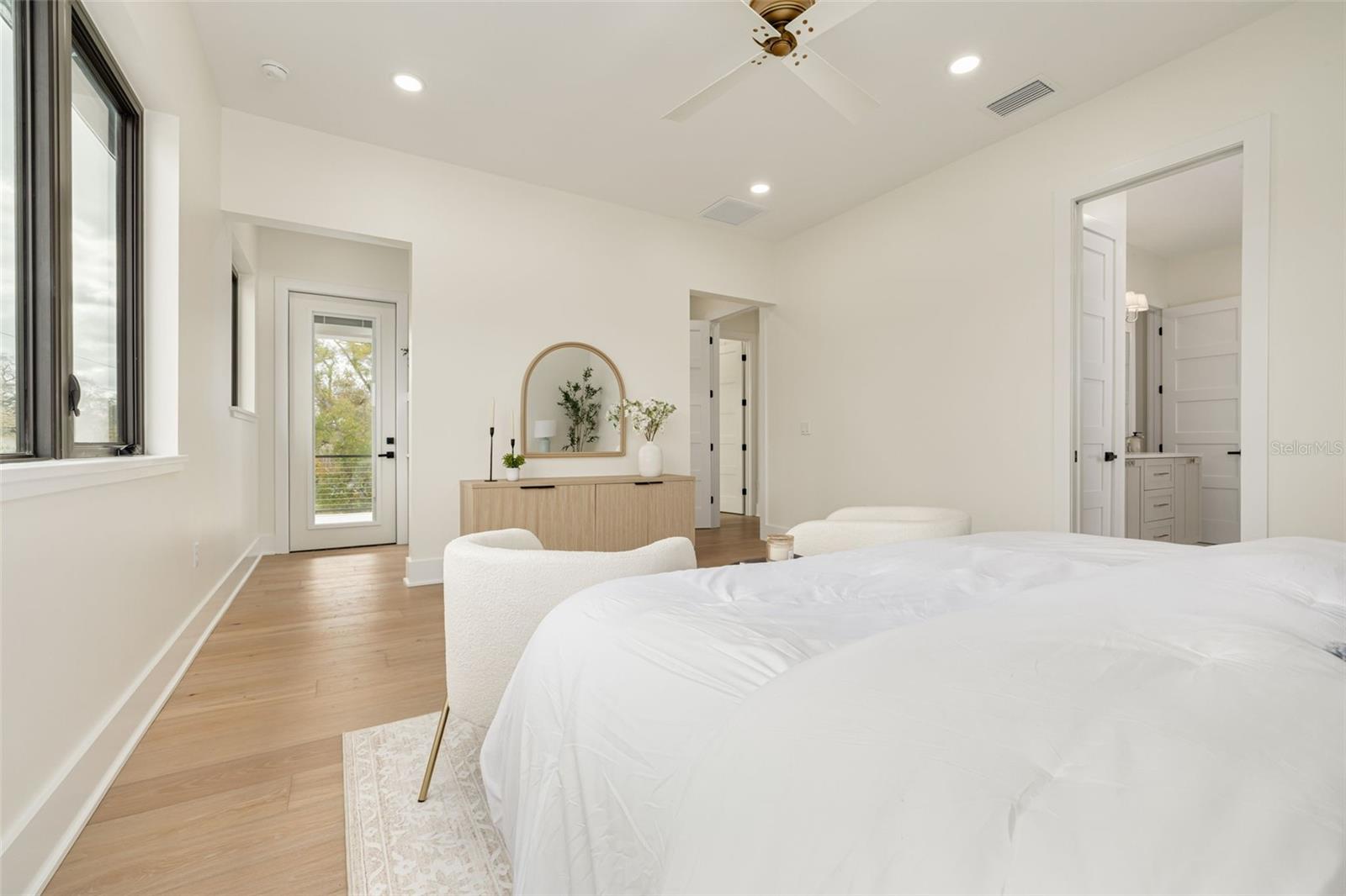 Image 45 of 68 For 519 Davis Boulevard