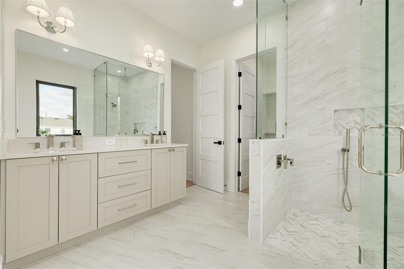 Image 46 of 68 For 519 Davis Boulevard