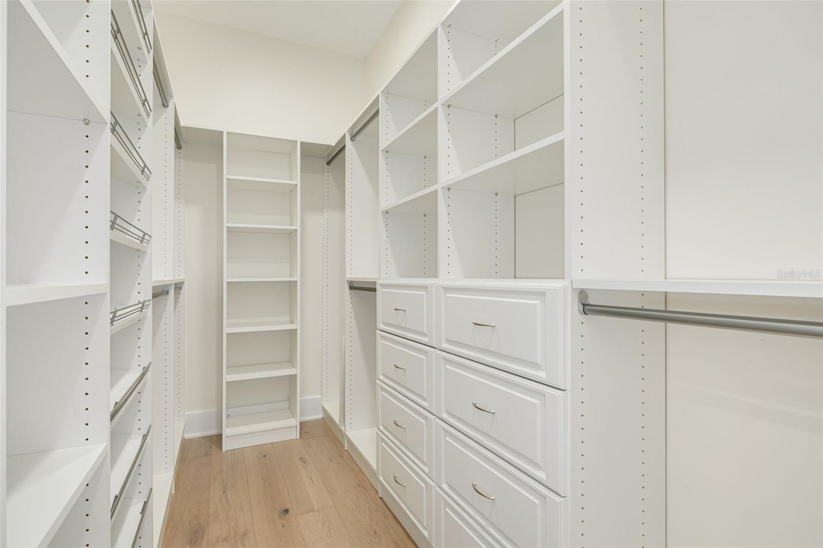 Image 48 of 68 For 519 Davis Boulevard