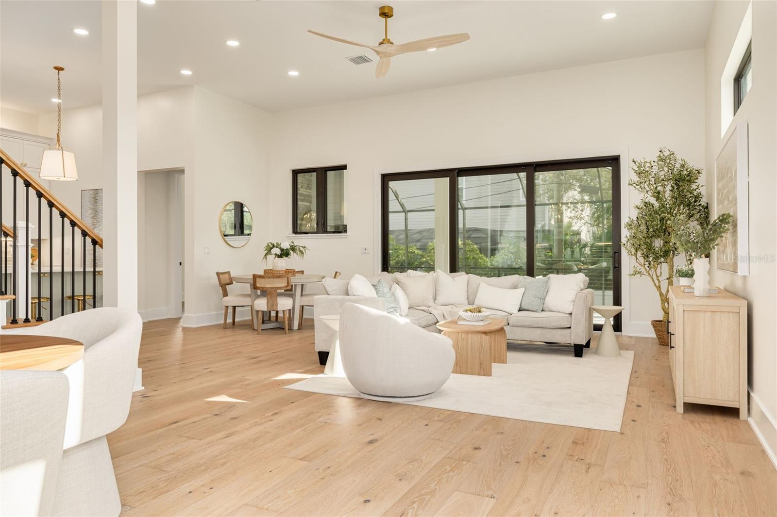 Image 9 of 68 For 519 Davis Boulevard