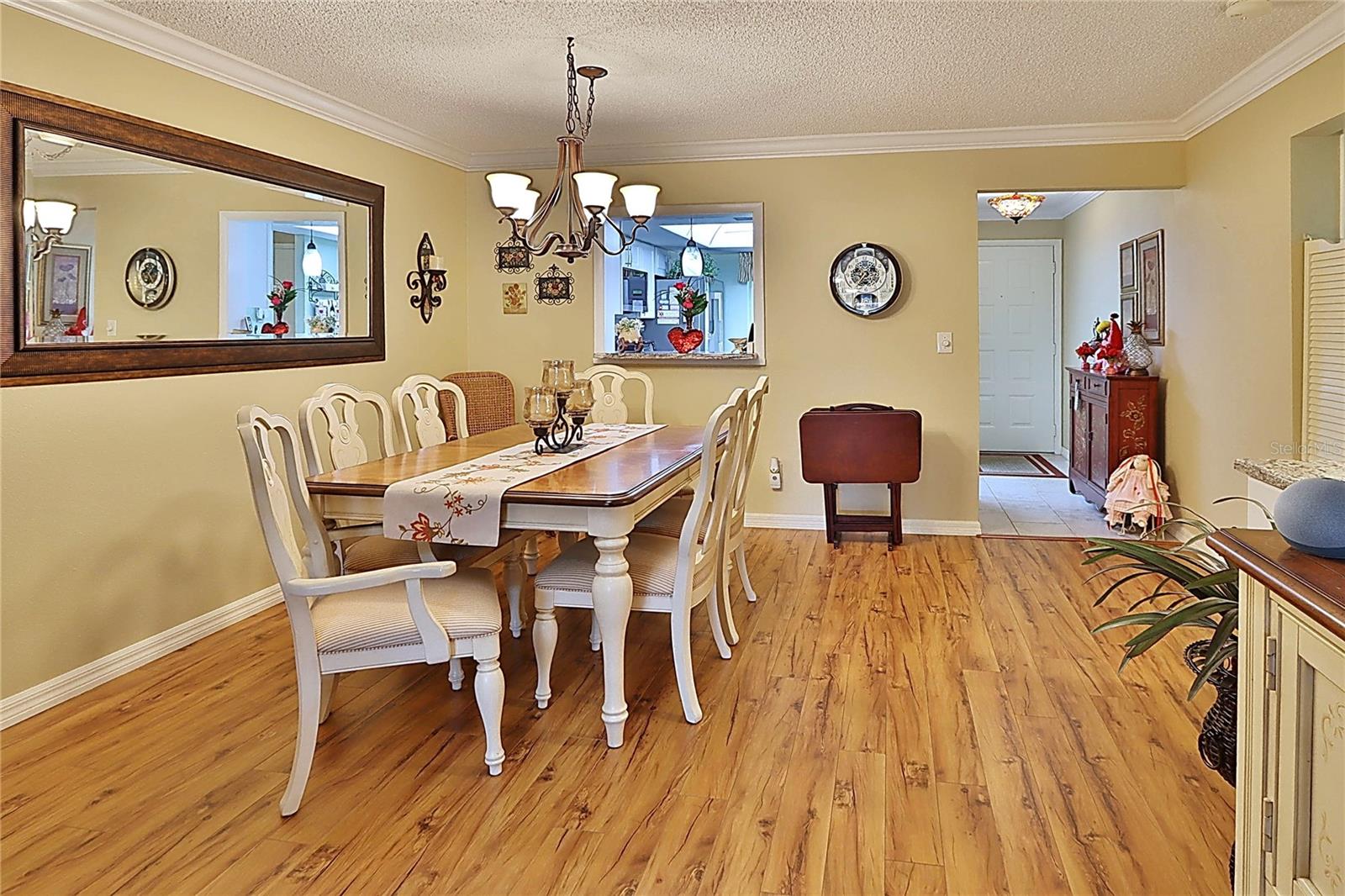 Image 11 of 35 For 865 Maclaren Drive N A