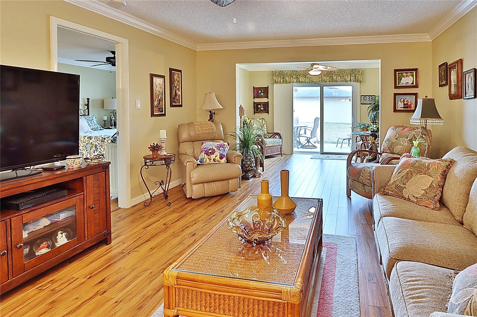 Image 17 of 35 For 865 Maclaren Drive N A