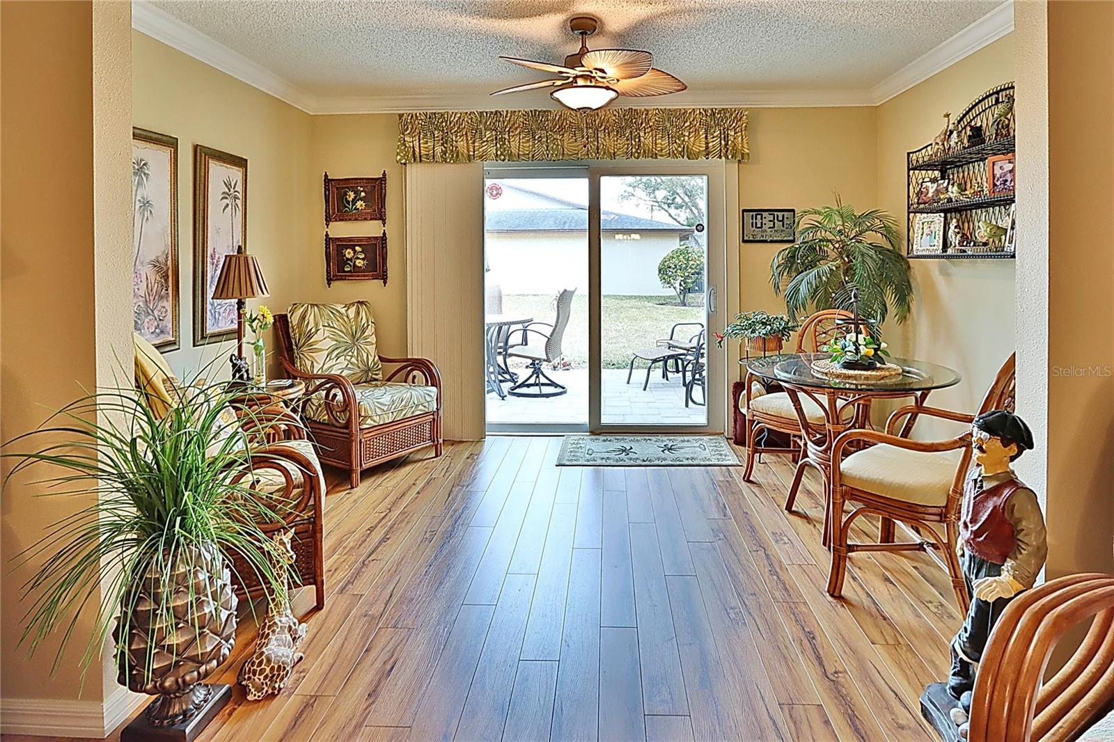 Image 21 of 35 For 865 Maclaren Drive N A