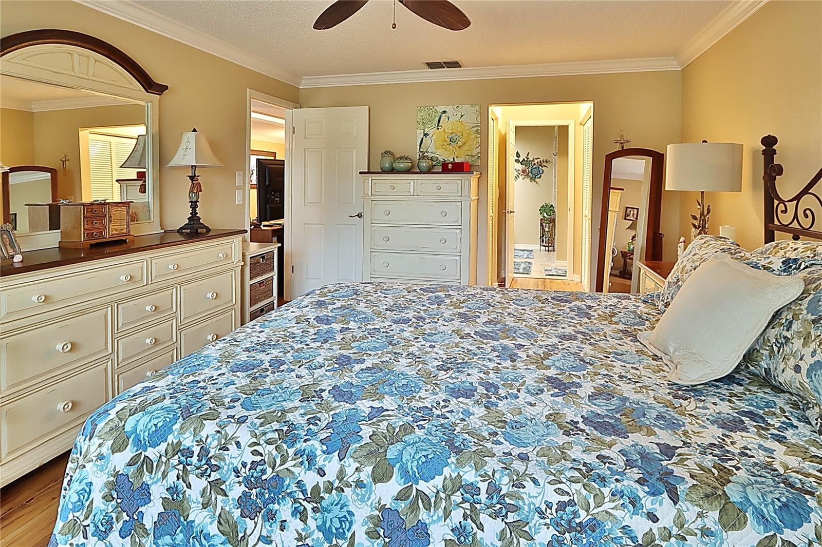 Image 25 of 35 For 865 Maclaren Drive N A