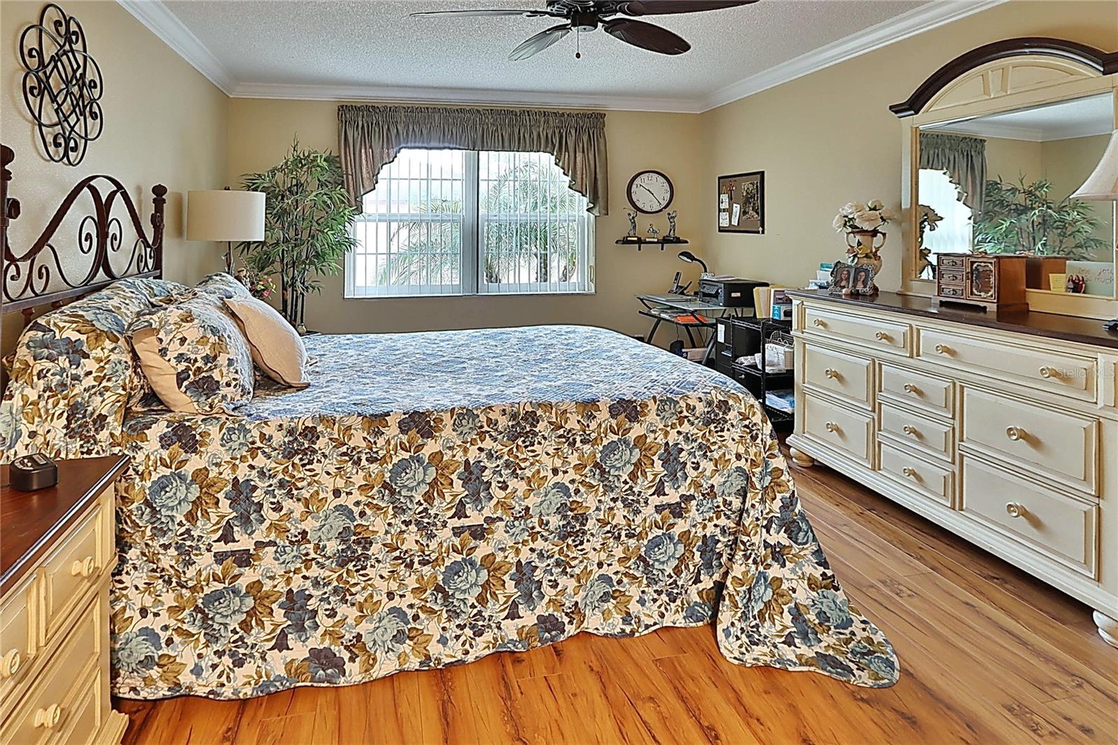 Image 26 of 35 For 865 Maclaren Drive N A