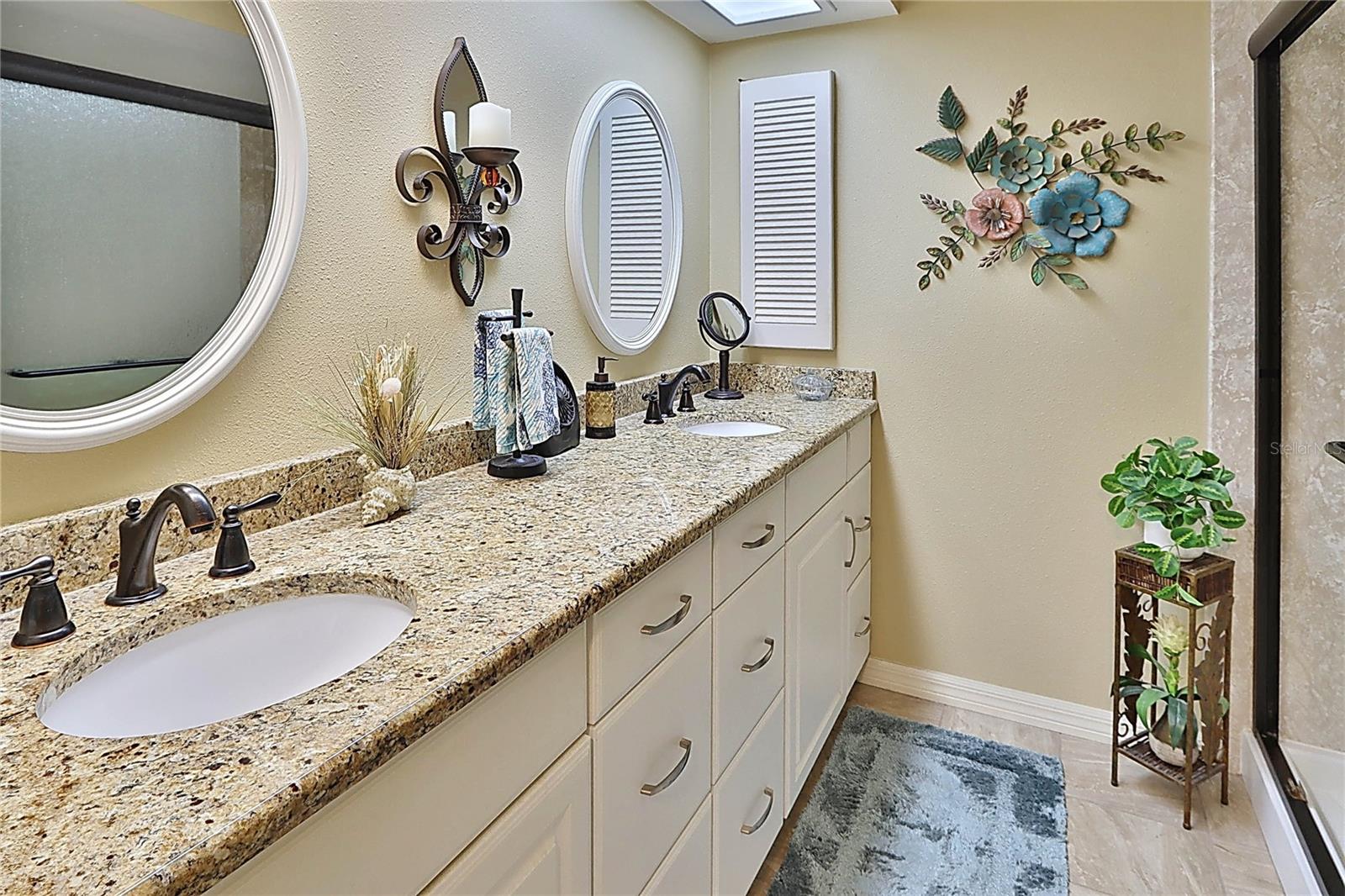 Image 30 of 35 For 865 Maclaren Drive N A