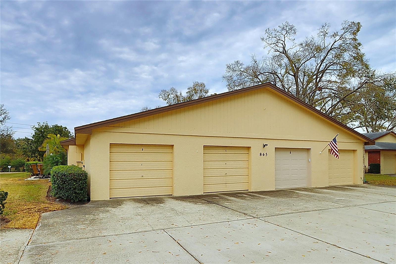 Image 33 of 35 For 865 Maclaren Drive N A