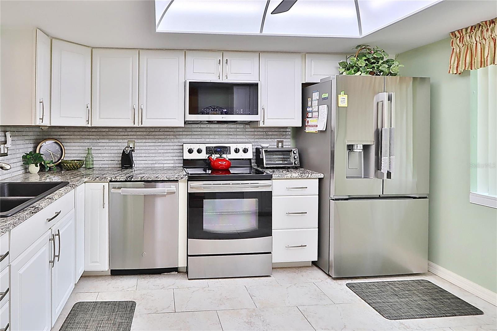 Image 4 of 35 For 865 Maclaren Drive N A