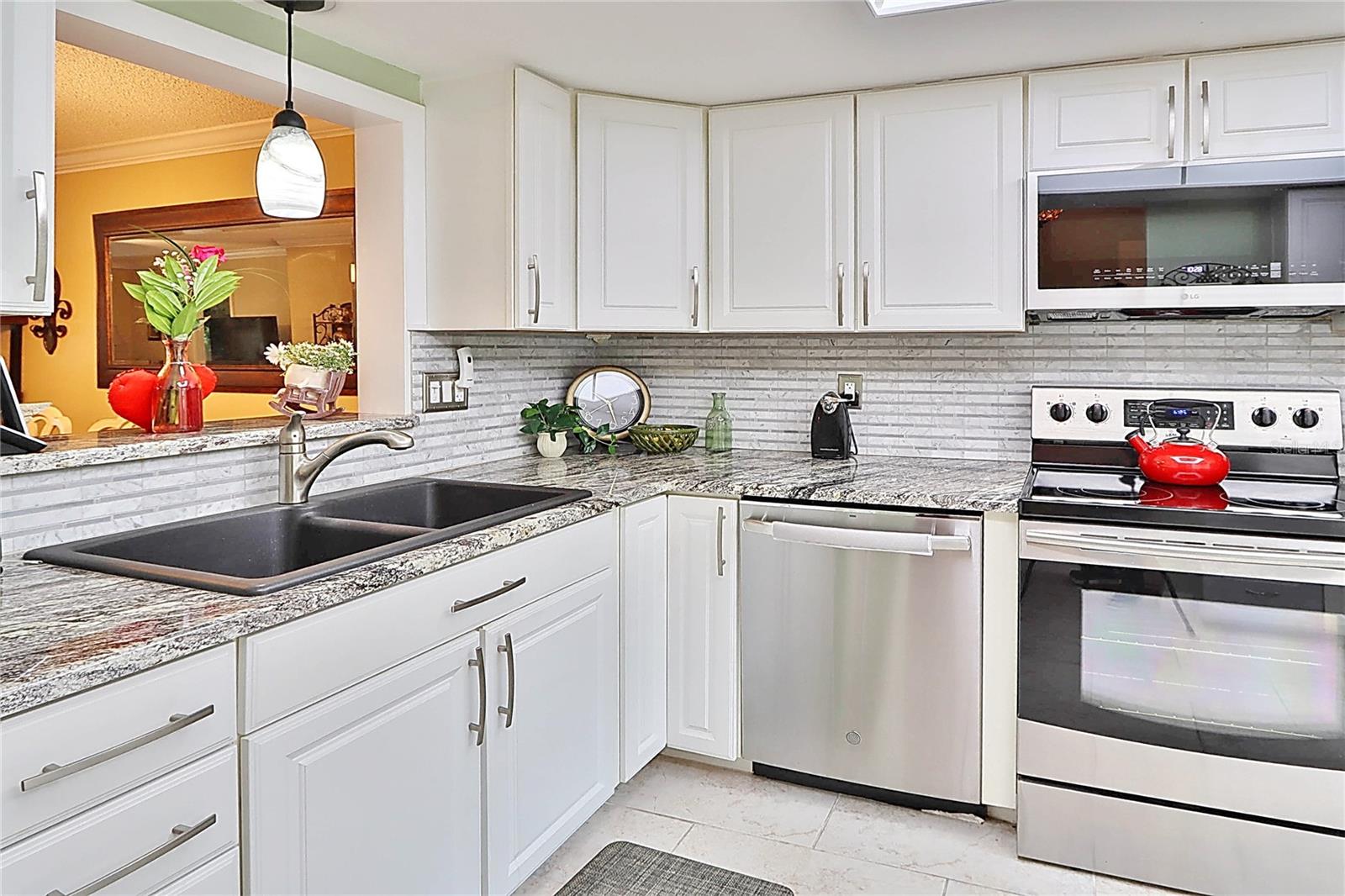 Image 6 of 35 For 865 Maclaren Drive N A