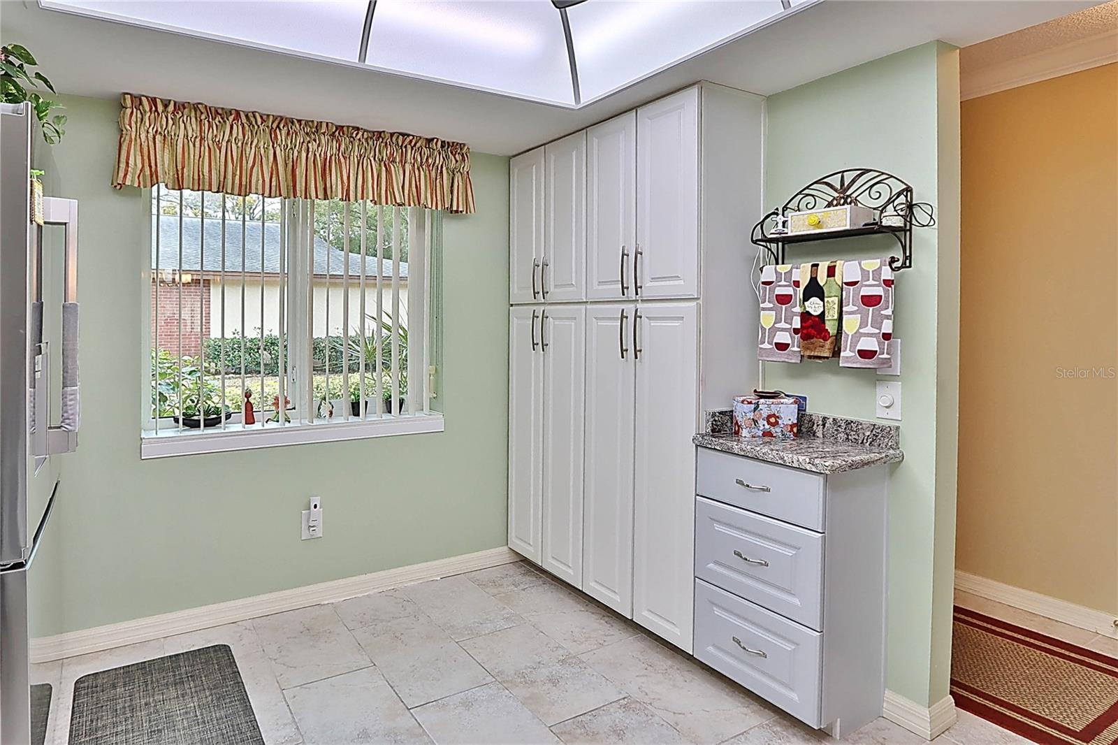 Image 8 of 35 For 865 Maclaren Drive N A