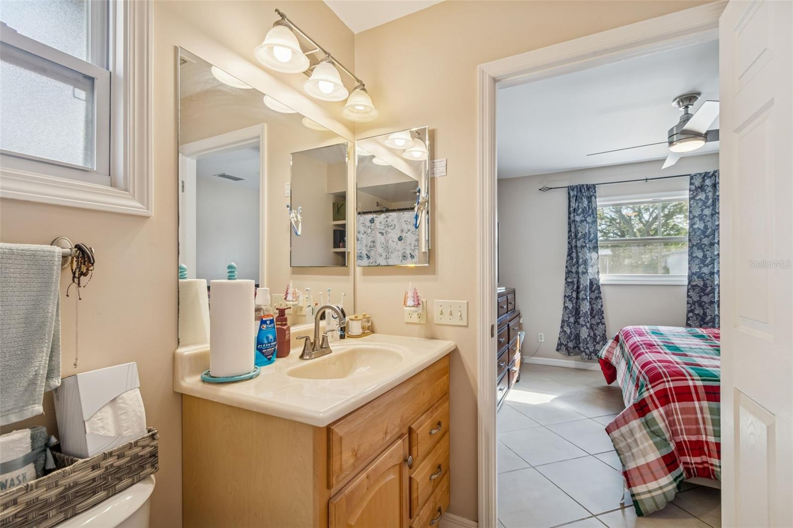 Image 25 of 75 For 1234 Forrest Hill Drive