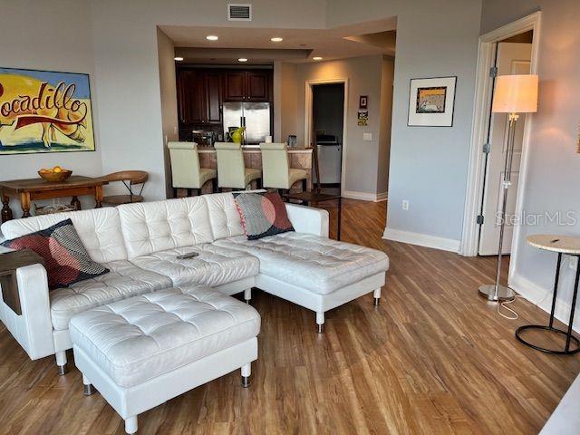 Listing photo id 4 for 1209 Cumberland Avenue 508