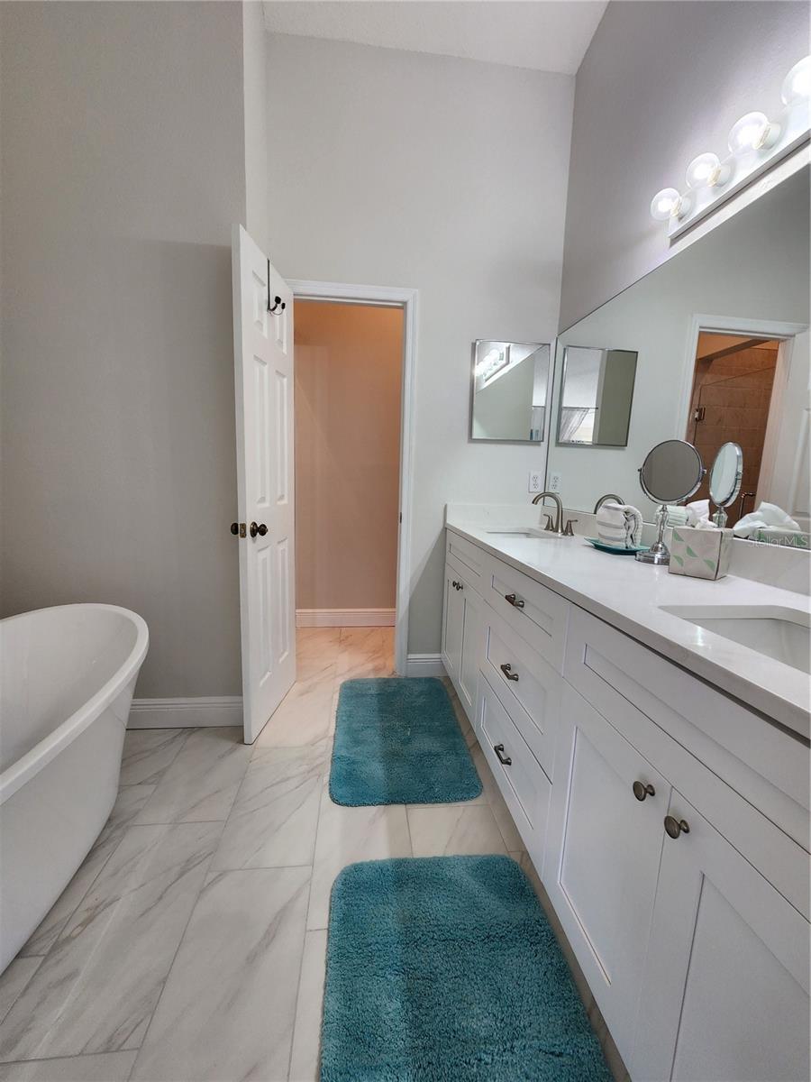 Image 18 of 35 For 1101 Pinellas Bayway S 303