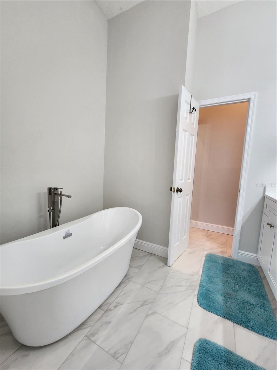 Image 20 of 35 For 1101 Pinellas Bayway S 303