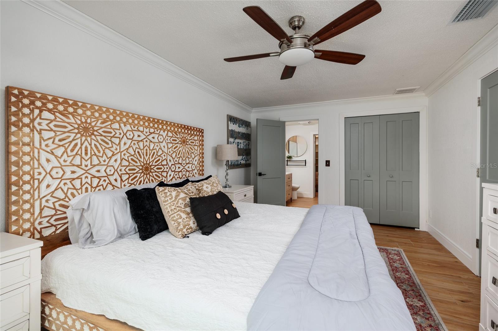 Listing photo id 17 for 120 97th Avenue Ne