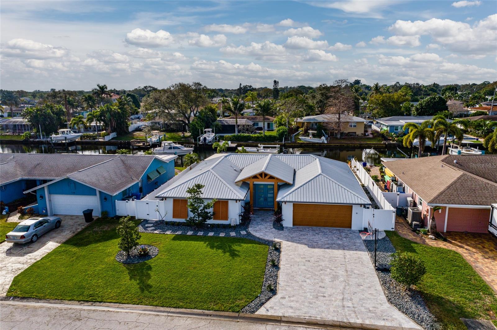 Listing photo id 0 for 120 97th Avenue Ne