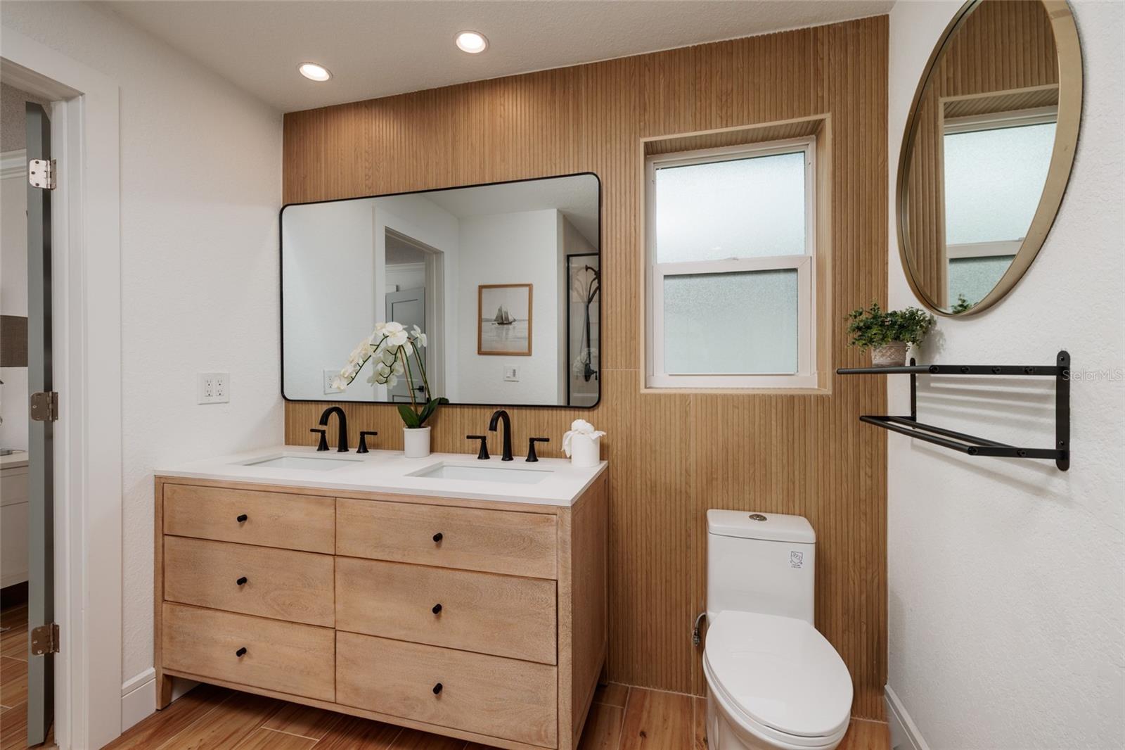 Listing photo id 21 for 120 97th Avenue Ne