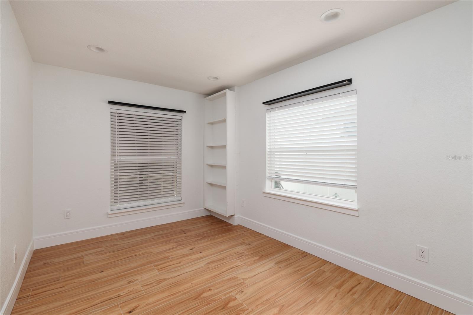 Listing photo id 23 for 120 97th Avenue Ne