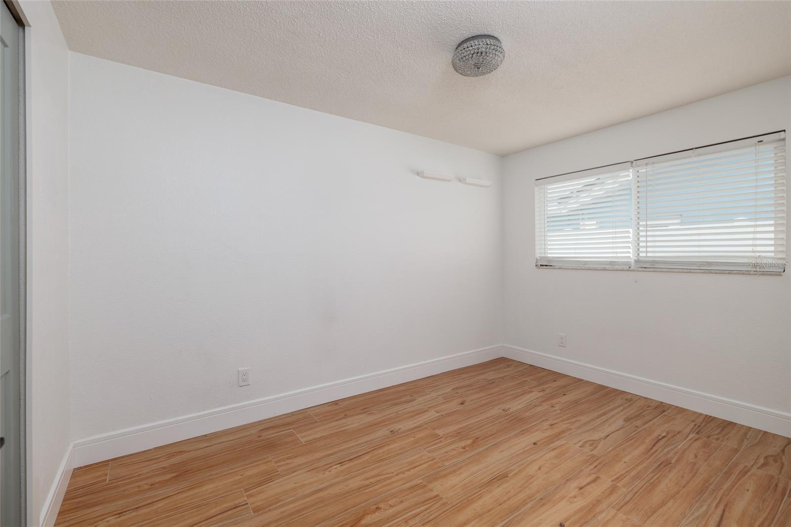 Listing photo id 27 for 120 97th Avenue Ne