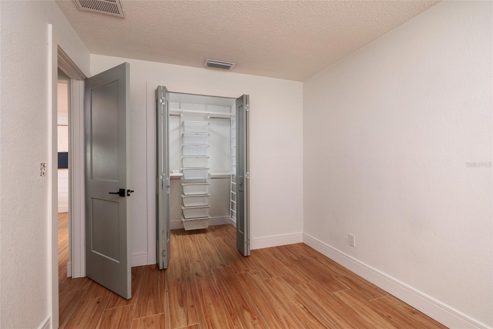 Listing photo id 28 for 120 97th Avenue Ne