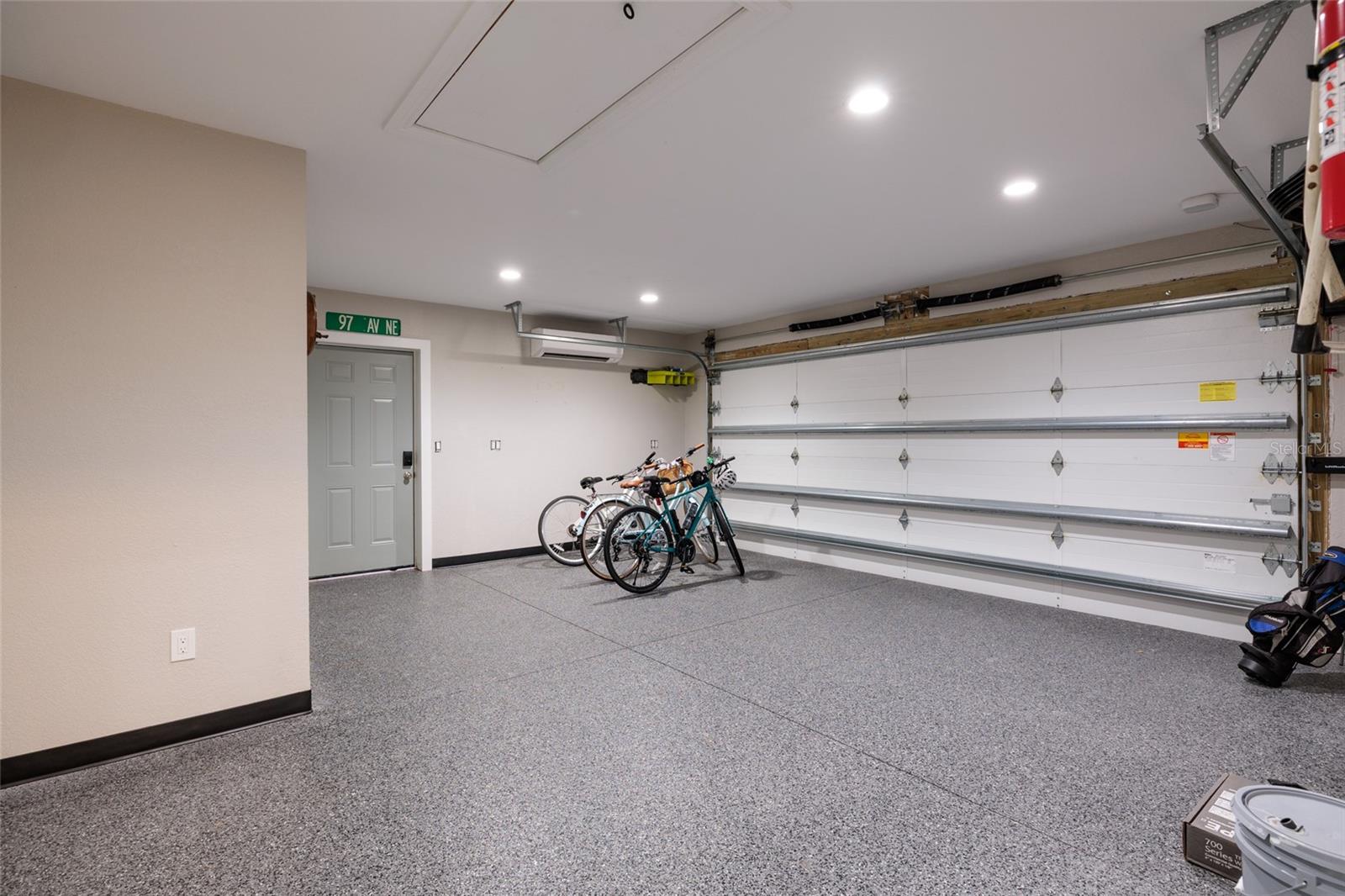 Listing photo id 31 for 120 97th Avenue Ne