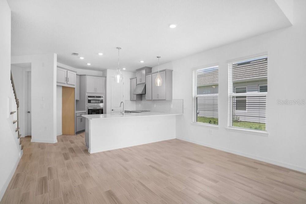 Image 12 of 33 For 13419 Commons Avenue