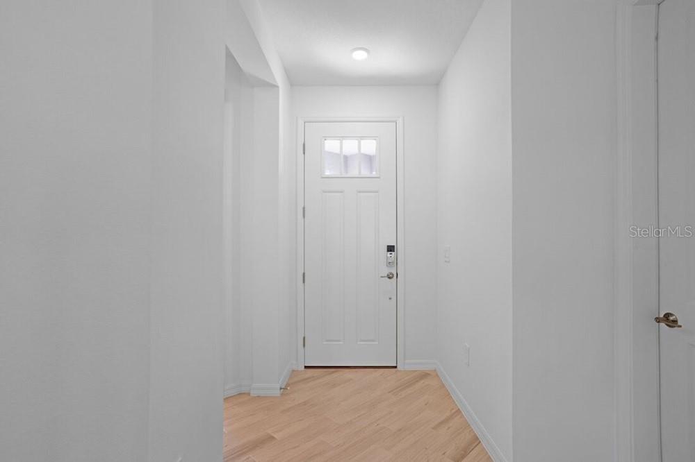 Image 5 of 33 For 13419 Commons Avenue