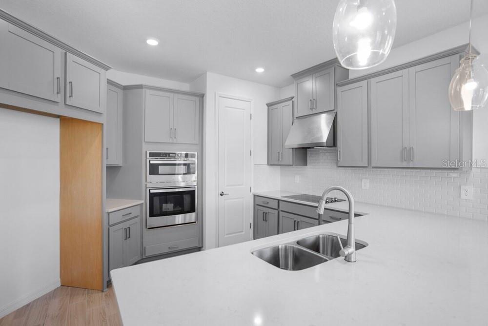 Image 8 of 33 For 13419 Commons Avenue