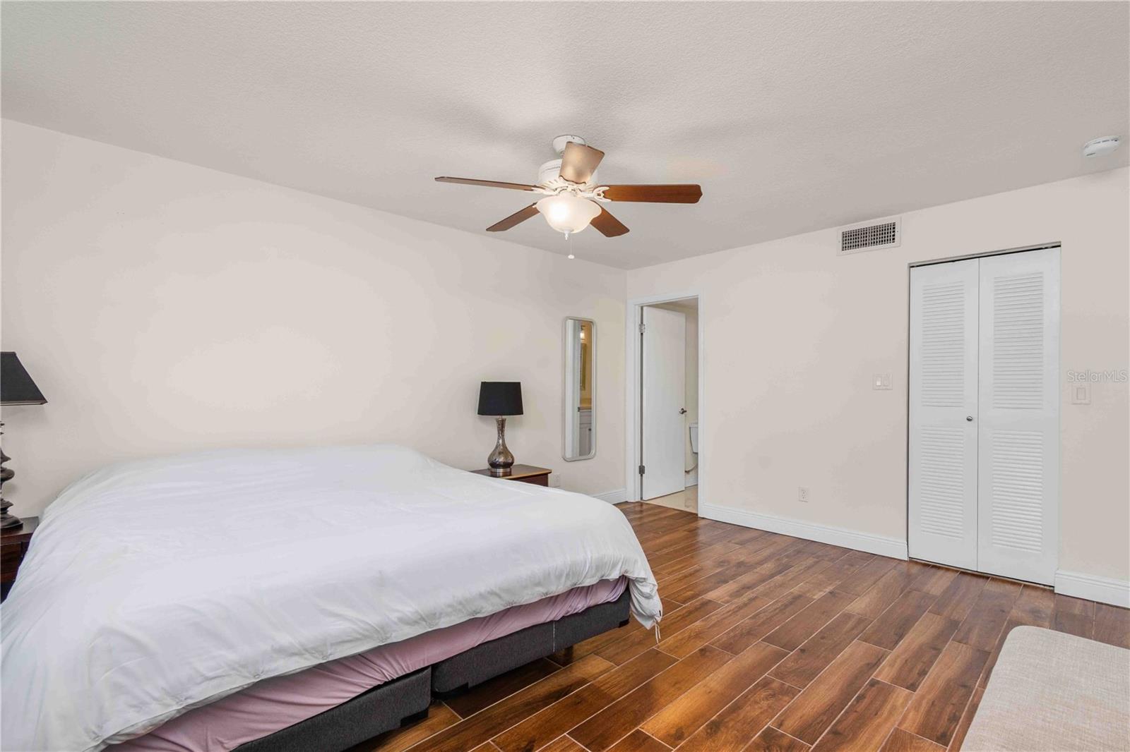 Image 19 of 41 For 1750 Belleair Forest Drive C7