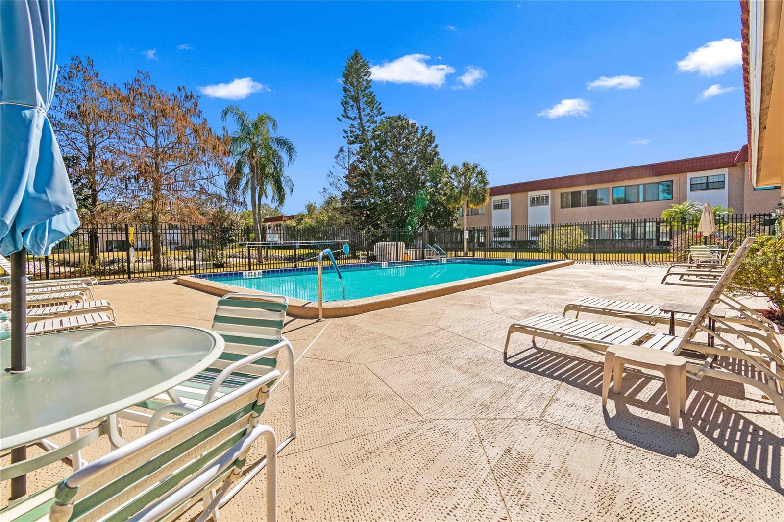 Image 32 of 41 For 1750 Belleair Forest Drive C7