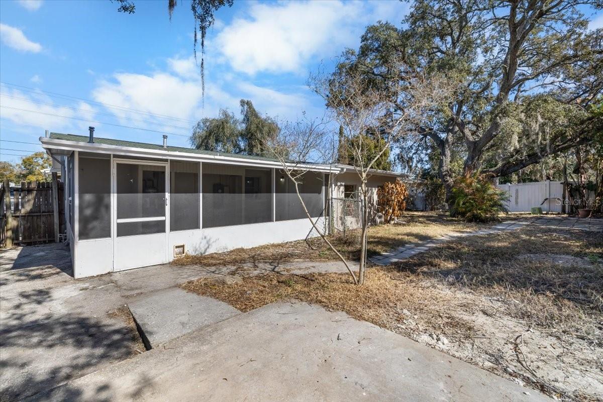 Image 28 of 39 For 7338 Spring Hill Drive