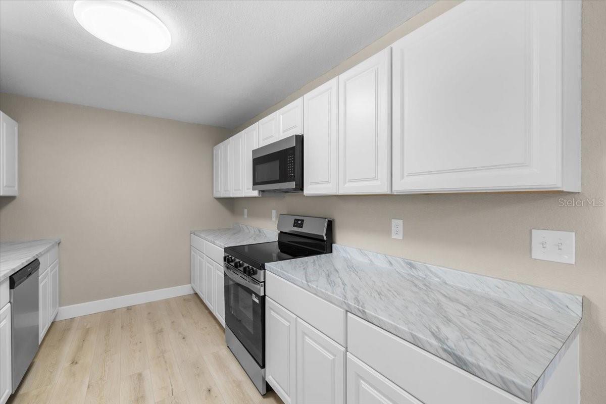 Image 8 of 39 For 7338 Spring Hill Drive