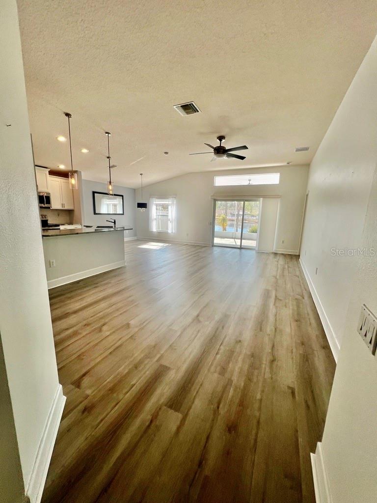 Image 10 of 27 For 25330 Flying Ebony Lane