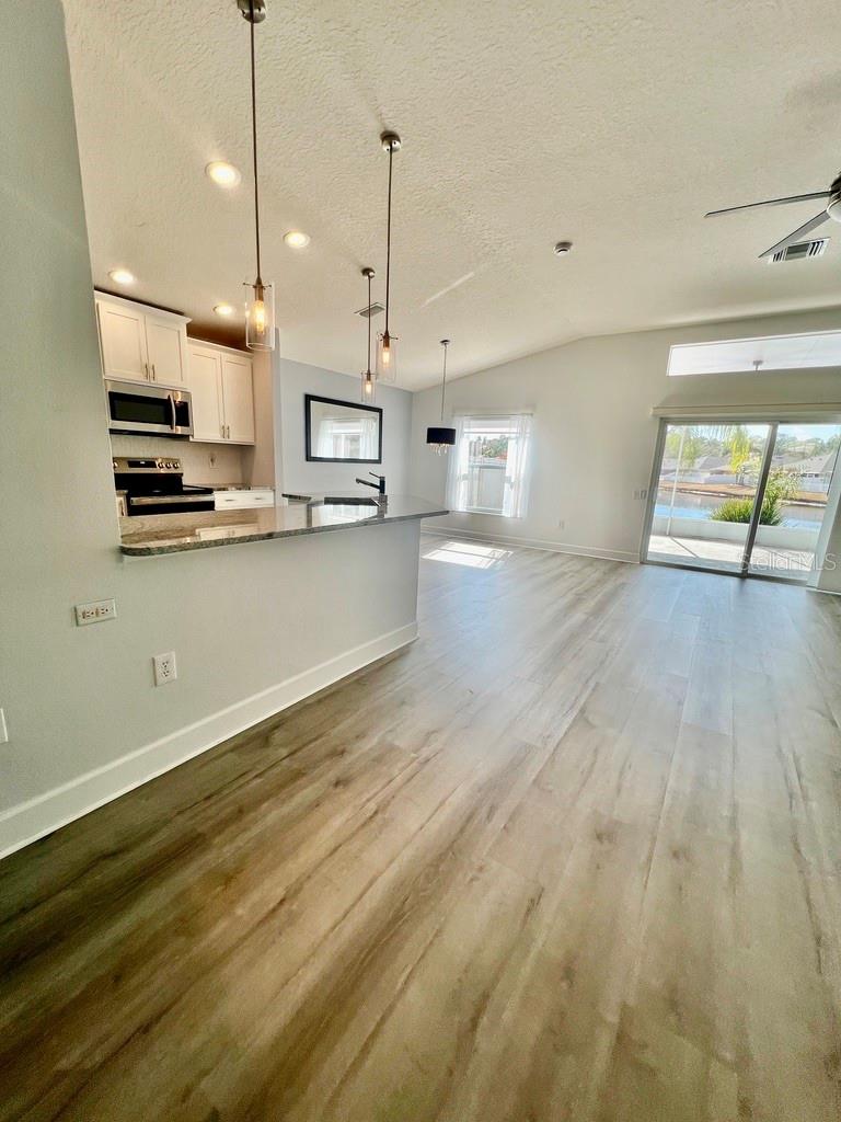 Image 11 of 27 For 25330 Flying Ebony Lane