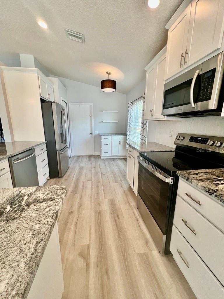 Image 17 of 27 For 25330 Flying Ebony Lane