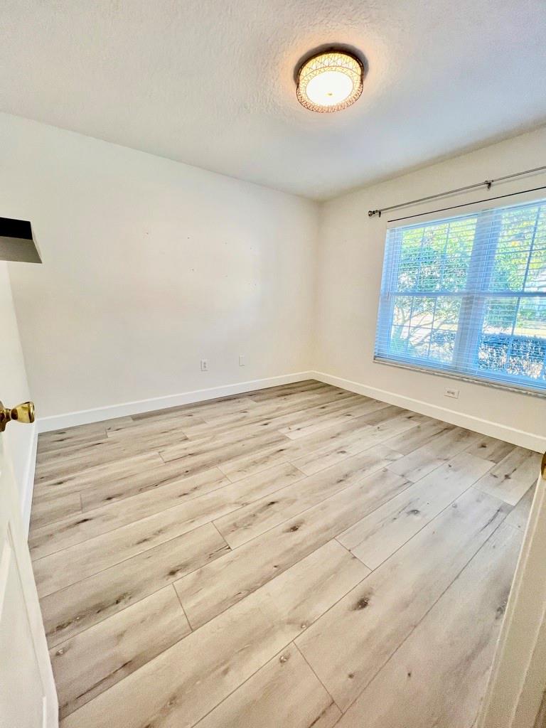 Image 8 of 27 For 25330 Flying Ebony Lane