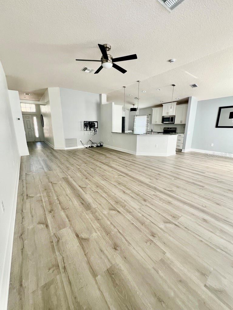 Image 9 of 27 For 25330 Flying Ebony Lane