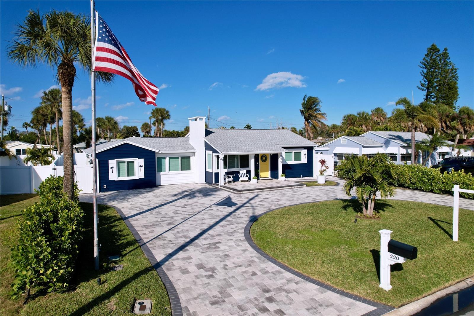 Listing photo id 0 for 220 40th Avenue